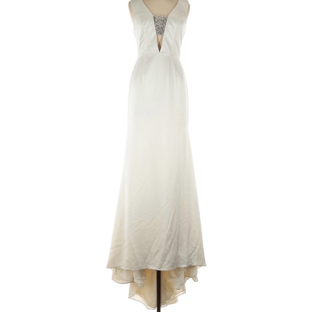 Vera Wang Ivory Wedding Dress